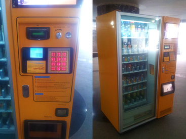 В Баку появились вендинговые автоматы по продаже газировки